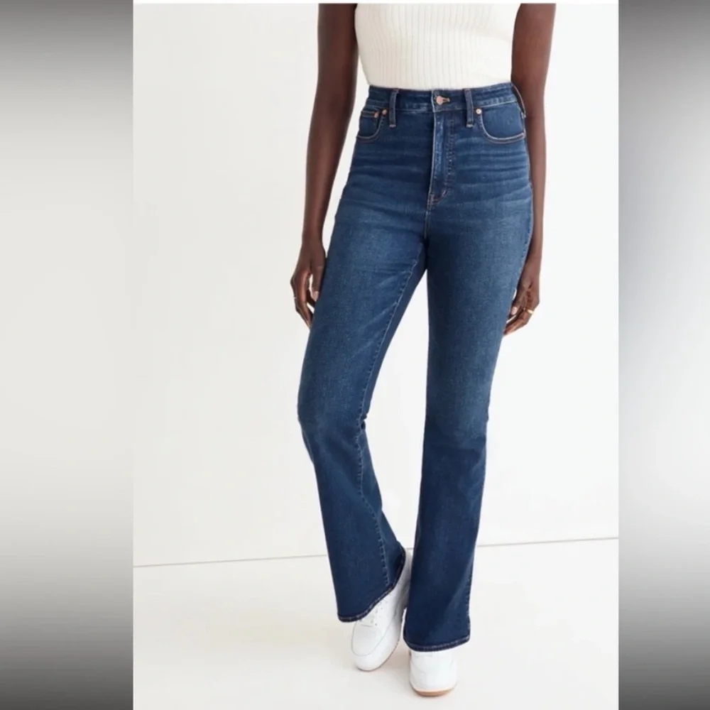 Madewell Curvy Skinny Flare Jeans in Colleton Wash
Size 28 - Picture 3 of 9